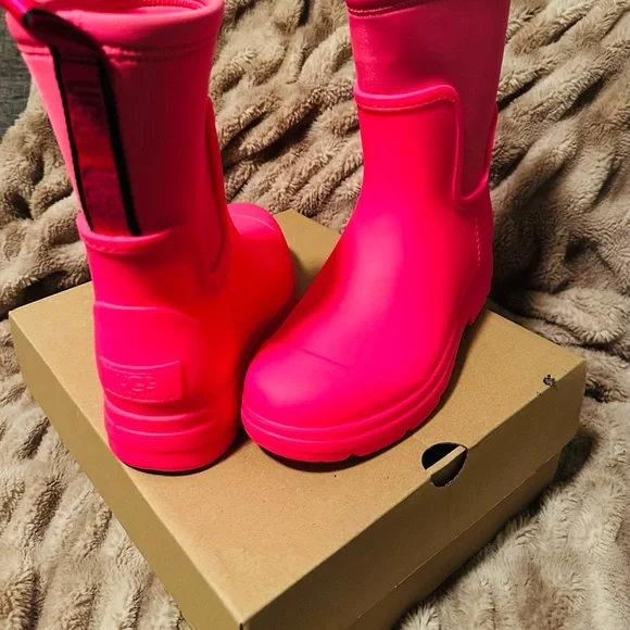 UGG Girl Neon Pink Winter Boots